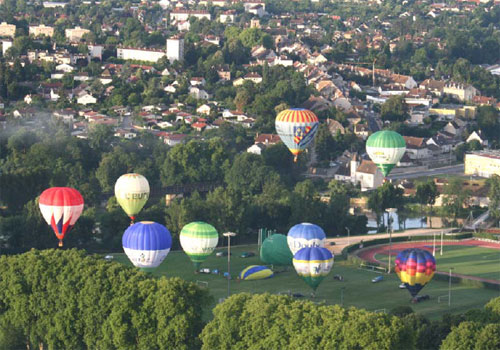 photographie de montgolfières en vol